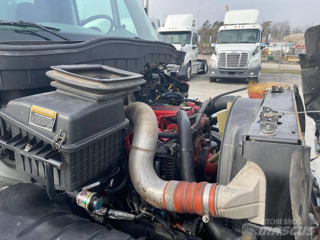 International 4300 Skříňová nástavba