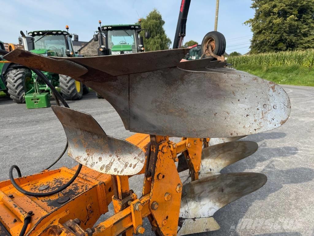 Huard 570 SUPER Oboustranné pluhy