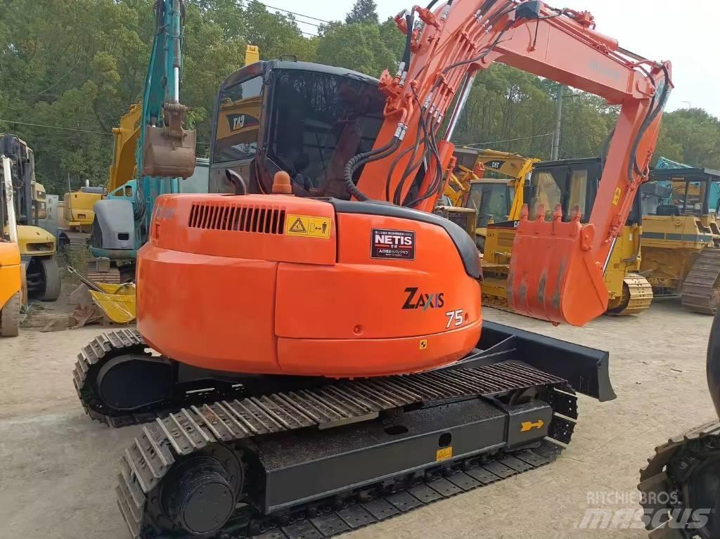 Hitachi ZX 75 Midi rýpadla 7t - 12t