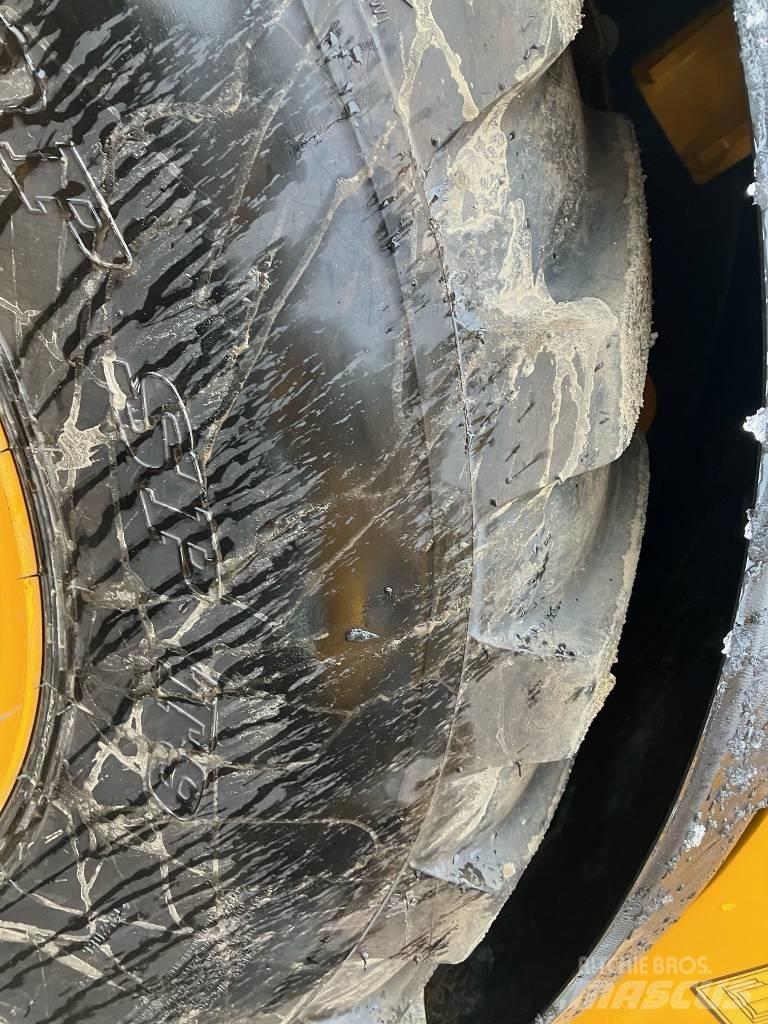 JCB 409 Kolové nakladače
