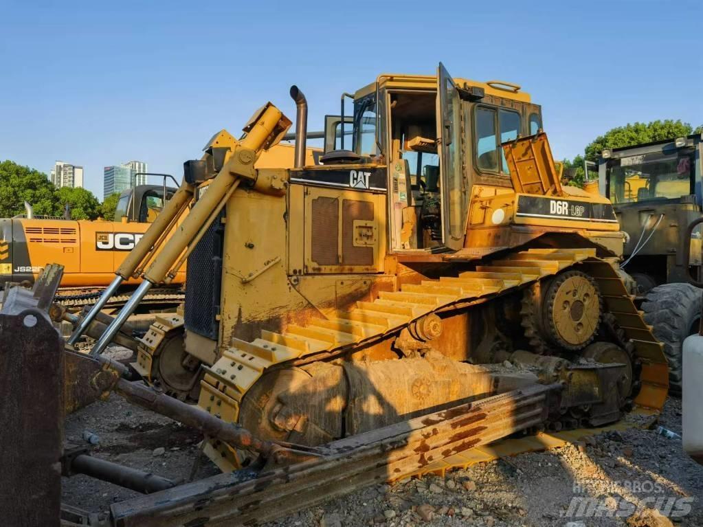 CAT D 6 R Pásové dozery