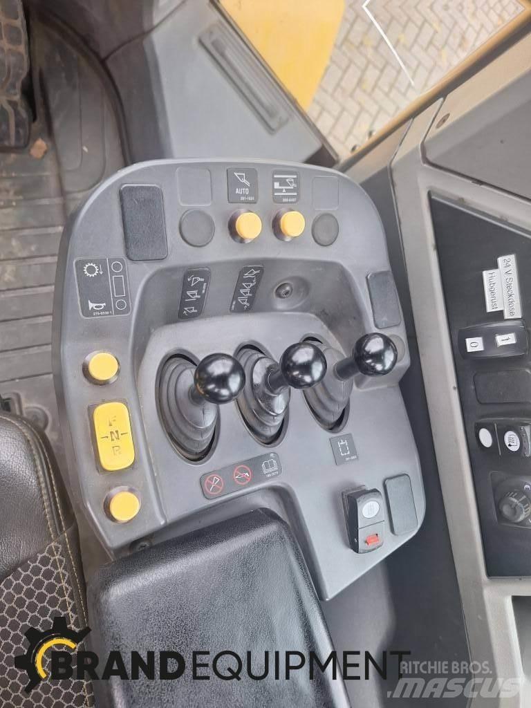 CAT 950M Kolové nakladače