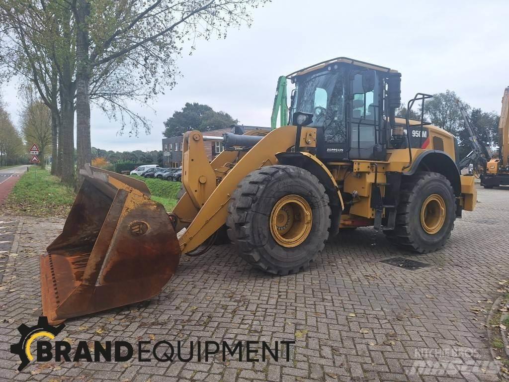 CAT 950M Kolové nakladače