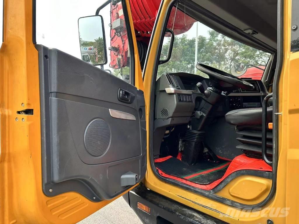 Sany STC1000T Univerzální terénní jeřáby