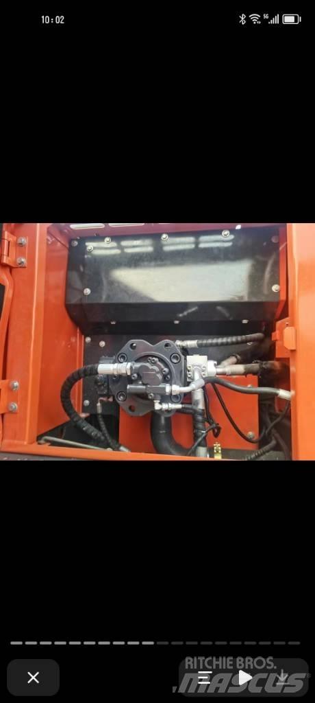 Doosan DX 220 Pásová rýpadla