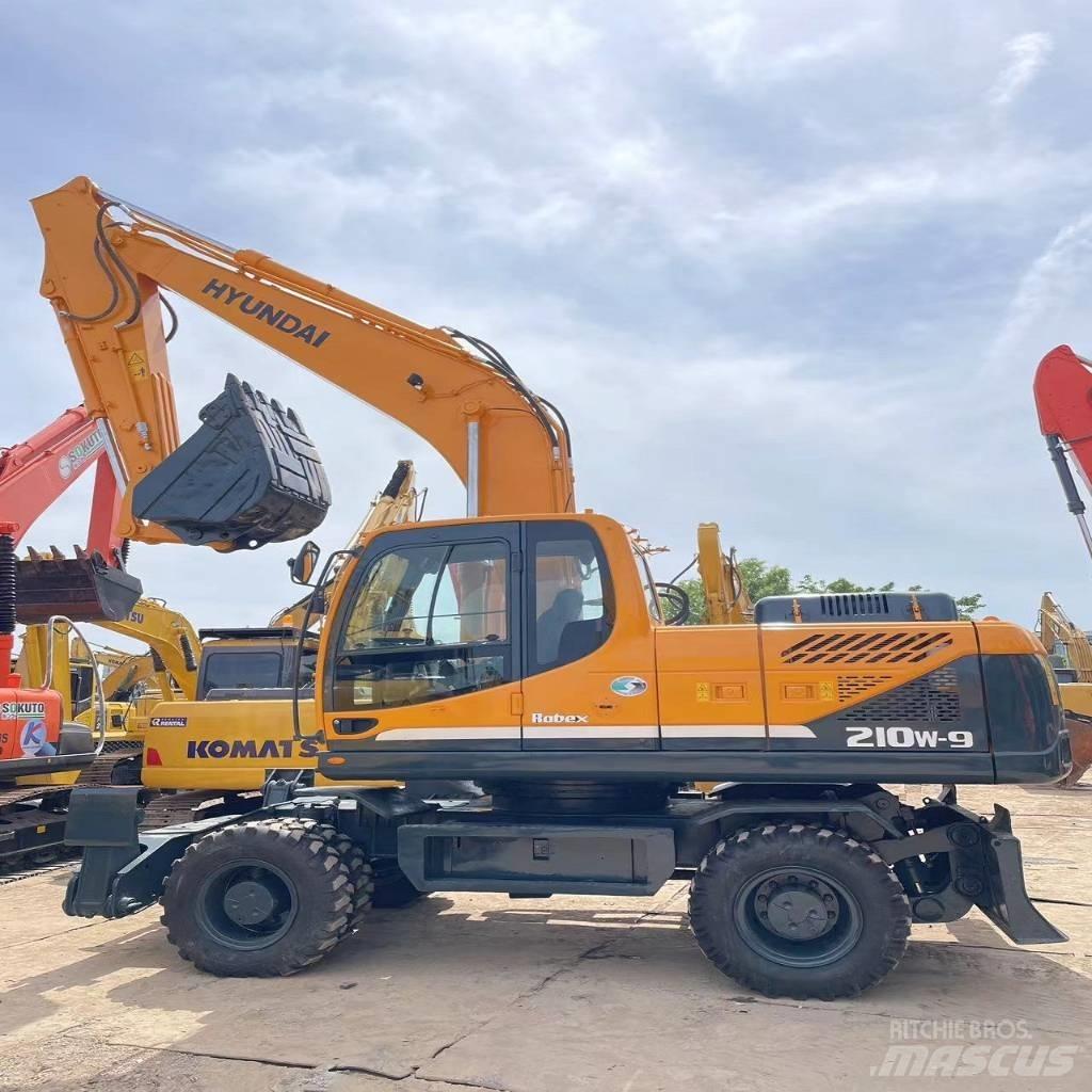Hyundai R210W-9 Kolová rýpadla