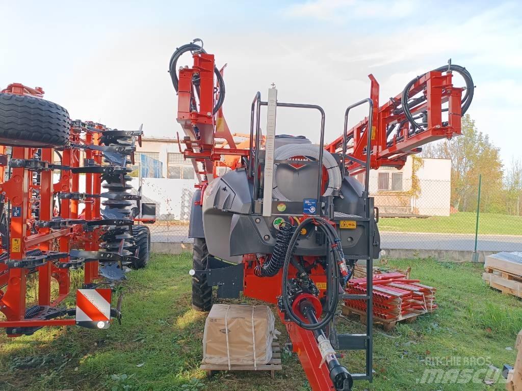 Kuhns Mfg LEXIS Tažené postřikovače