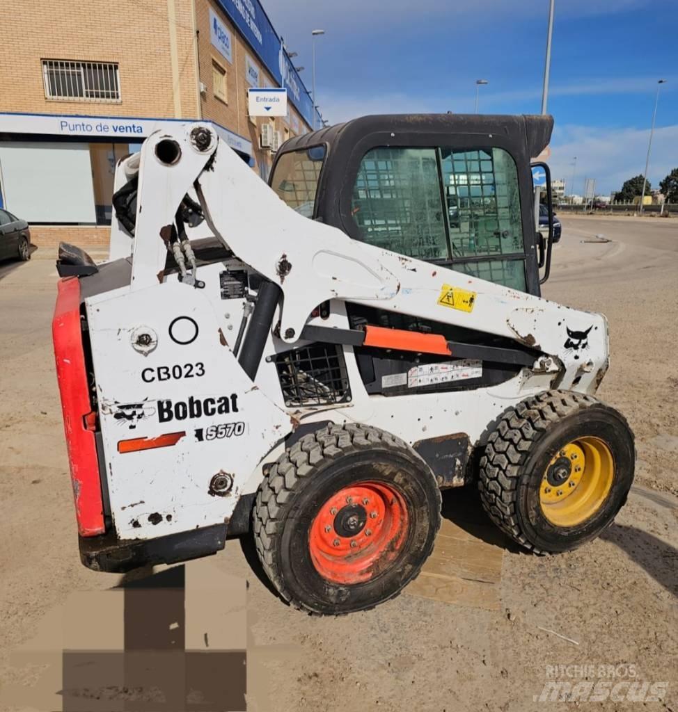 Bobcat S 570 Smykem řízené nakladače