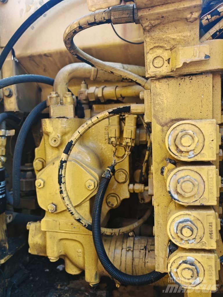 Komatsu PW 130ES-6K Kolová rýpadla