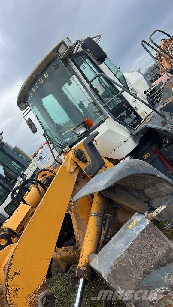 Liebherr L 514 Pásy, řetězy a podvozek