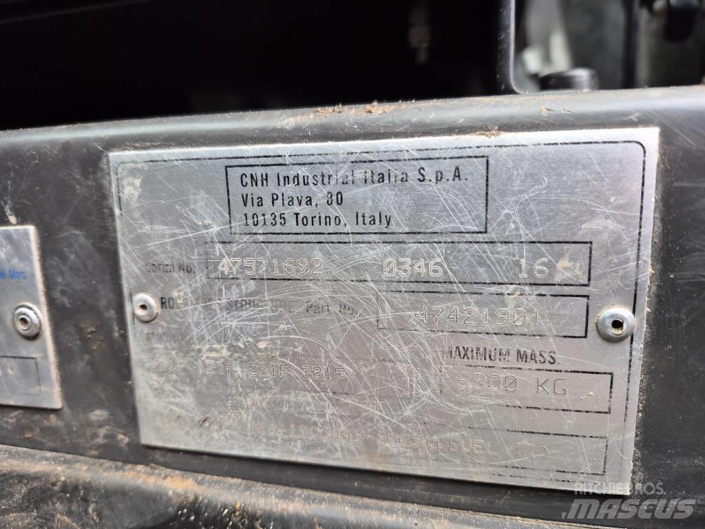 CASE 321 F Kolové nakladače
