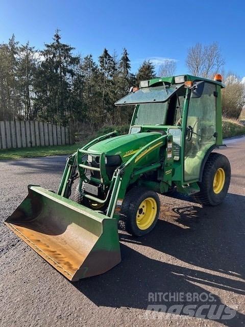 John Deere 2720 Kompaktní traktory