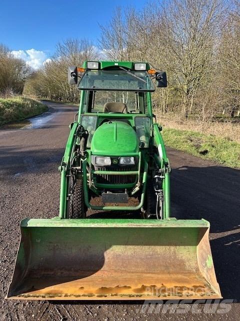 John Deere 2720 Kompaktní traktory