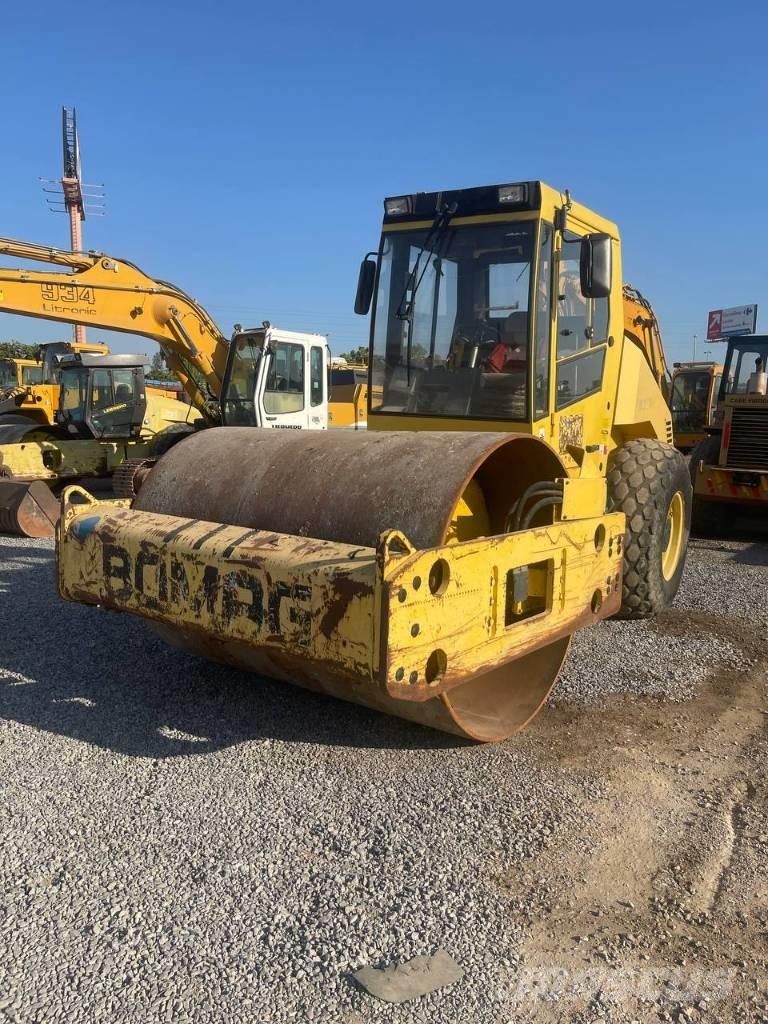 Bomag BW 213 D-3 Tahačové válce