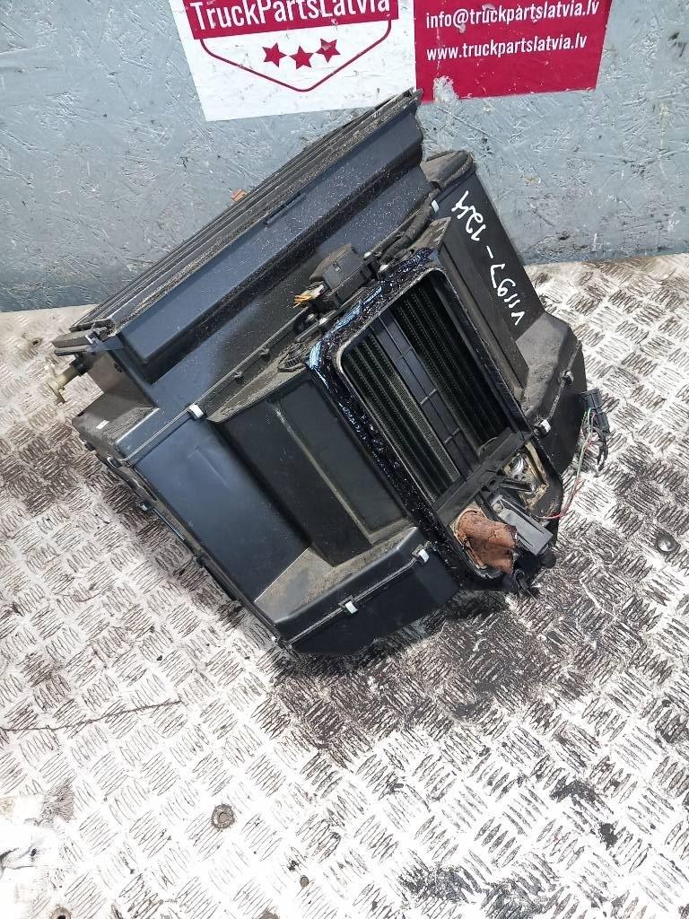 Volvo FH 12    21318095 Kabiny a interiér