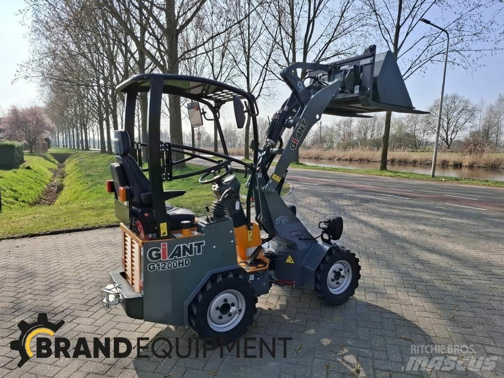 GiANT G1200HD Kolové nakladače