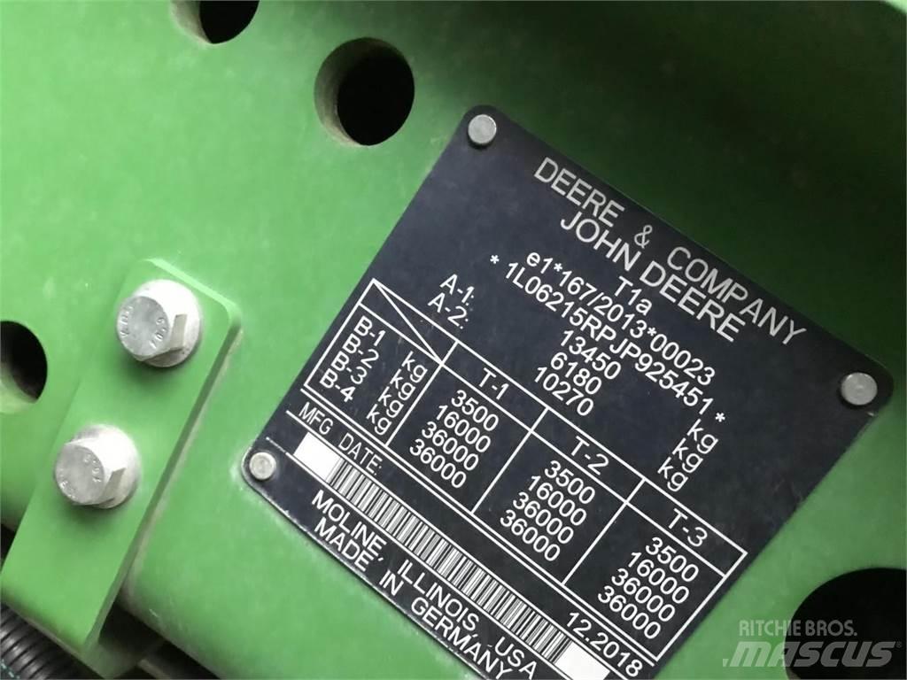 John Deere 6215R Traktory