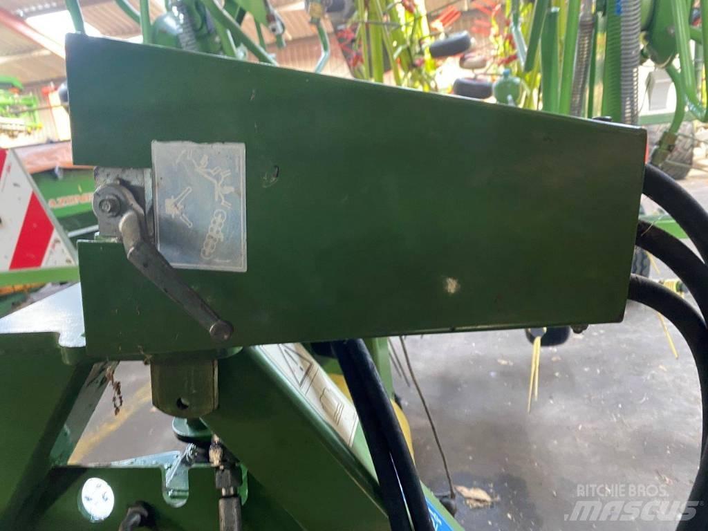 Krone KWT 882/8 Obraceče a shrabovače sena