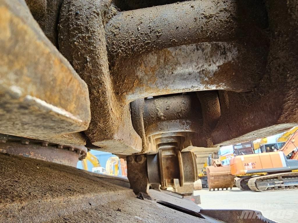 Komatsu PC210LC-8 Pásová rýpadla