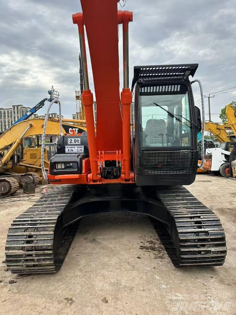 Hitachi ZX 200 Pásová rýpadla
