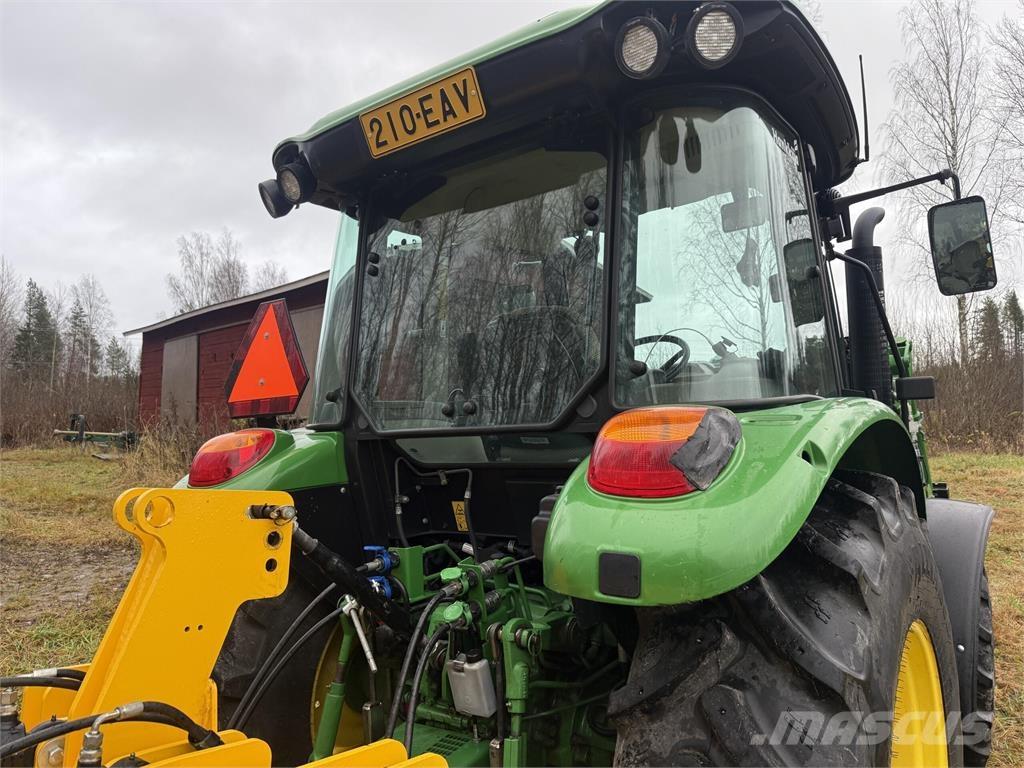 John Deere 5058E Traktory