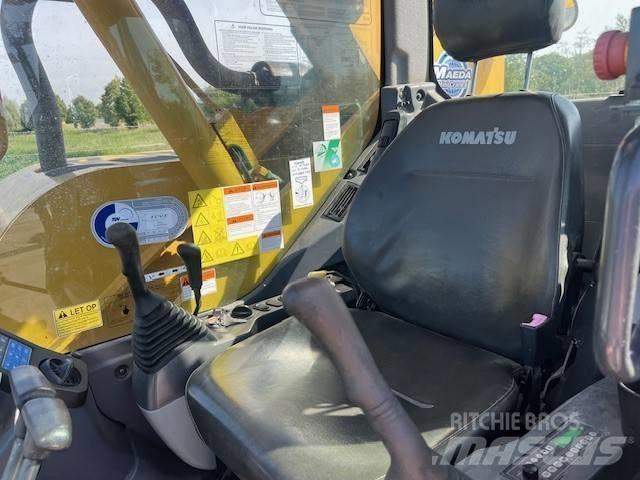 Maeda LC 785 Pásové jeřáby