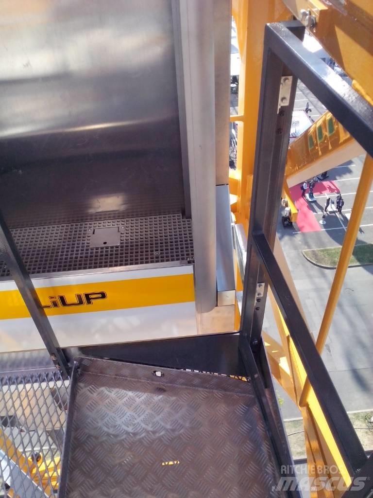 Liebherr LiUp 200 Kladkostroje, navijáky a stavební výtahy