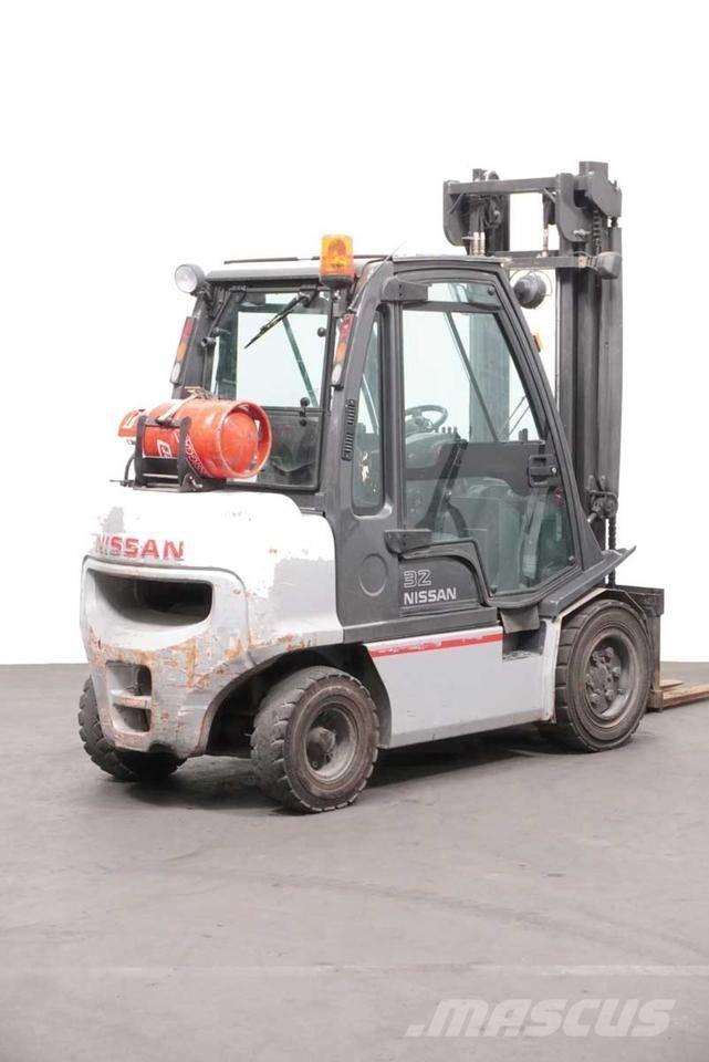 Nissan UGD02 A 32 PQ LPG vozíky