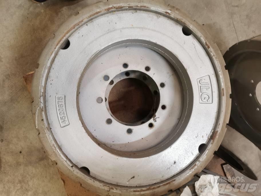 JLG E 300 AJP Pneumatiky, kola a ráfky