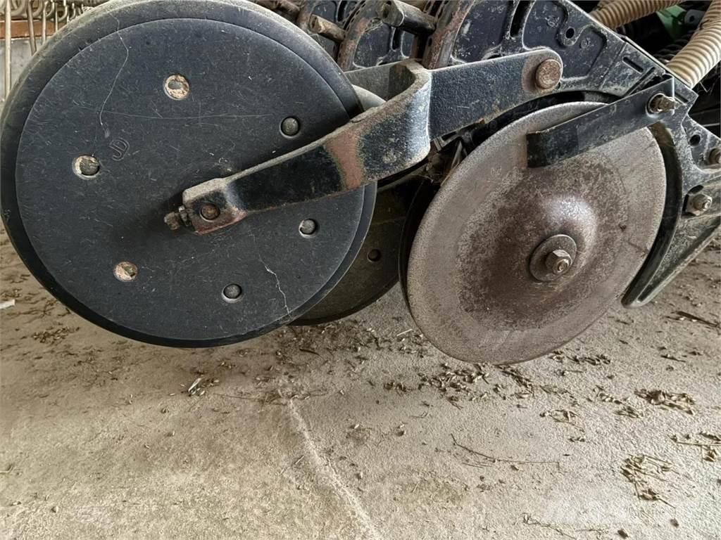 John Deere 740 A Mechanické secí stroje