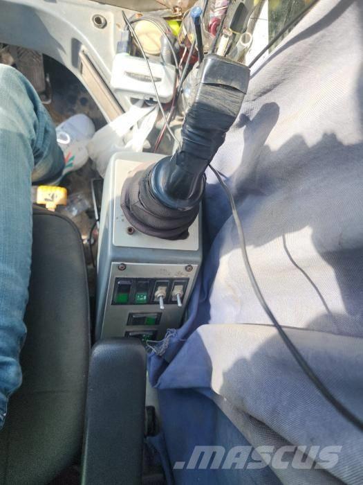 Demag AC 100 Univerzální terénní jeřáby