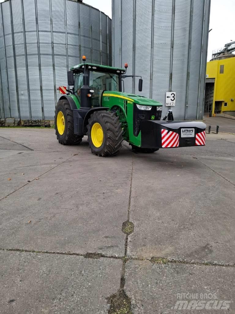 John Deere 8370 R Traktory