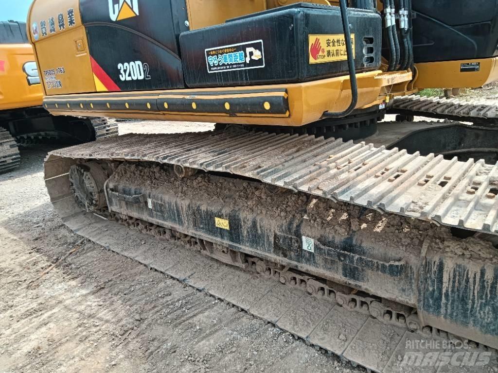 CAT 320D2 Midi rýpadla 7t - 12t