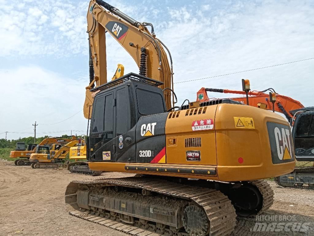CAT 320D2 Midi rýpadla 7t - 12t