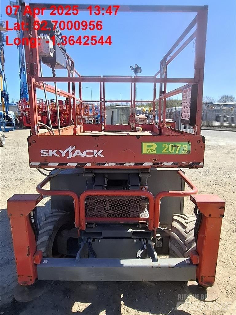 SkyJack SJ 6832 RT Nůžková zvedací plošina