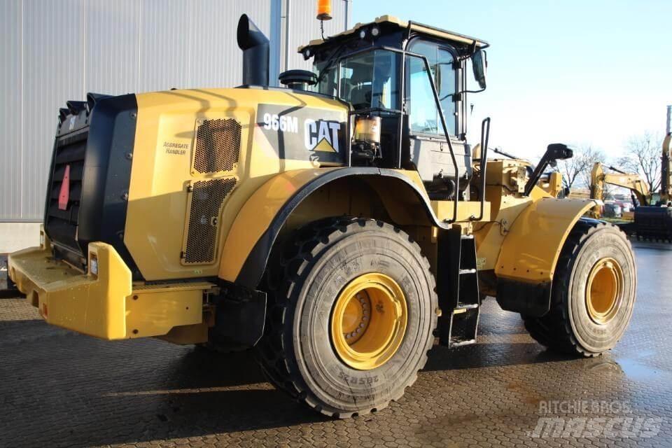 CAT 966M Kolové nakladače