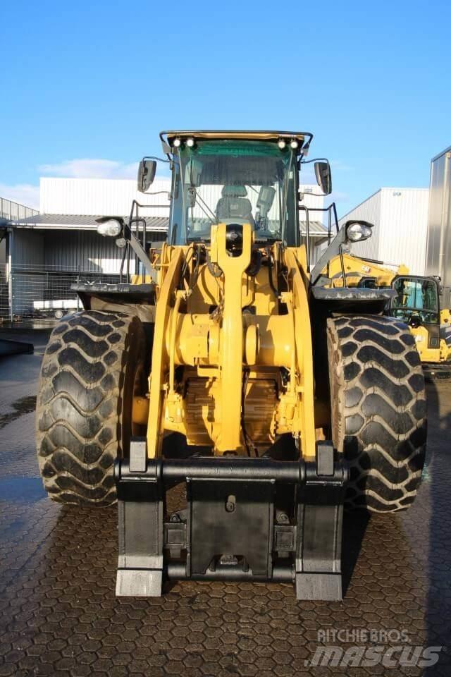 CAT 966M Kolové nakladače