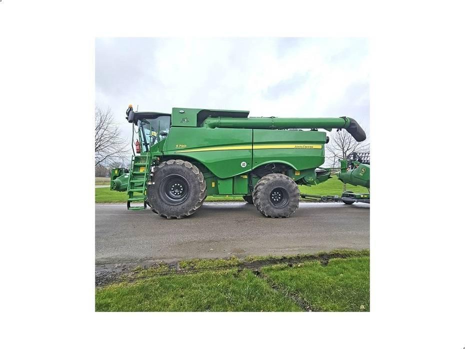 John Deere S 790 Sklízecí mlátičky