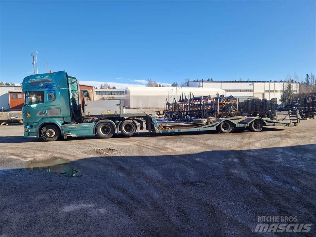 Scania R520 Nákladní automobily pro přepravu lesních strojů