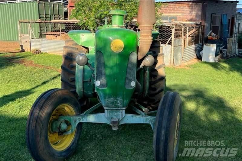 John Deere Lance Traktory