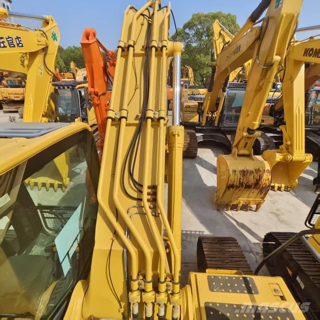 Komatsu PC 220-8 Pásová rýpadla