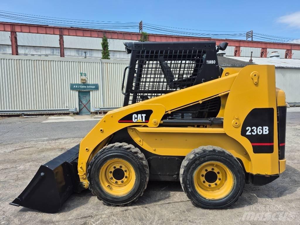CAT 236 B Smykem řízené nakladače