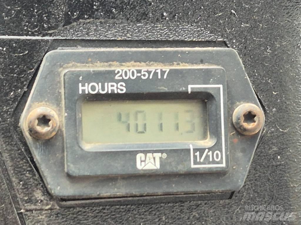 CAT 236 B Smykem řízené nakladače