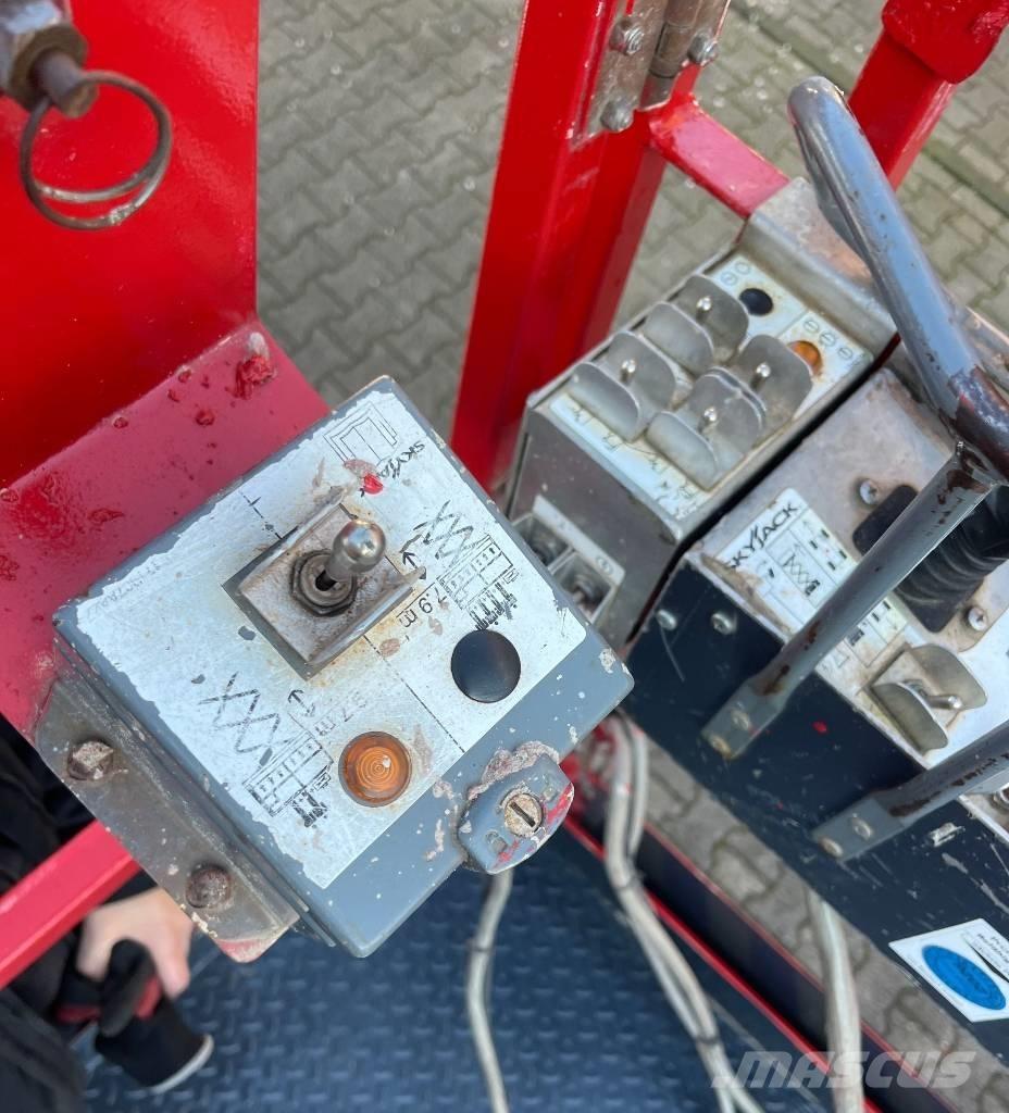 SkyJack SJ 6832 RT Nůžková zvedací plošina