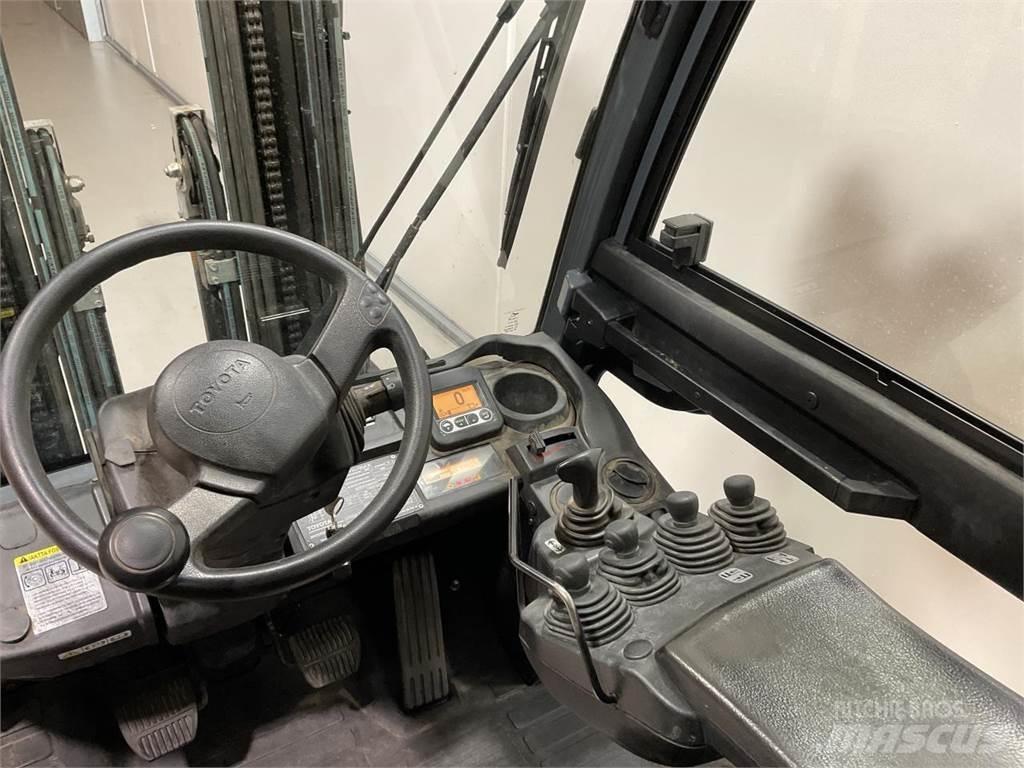 Toyota 52-8FDF30 Dieselové vozíky