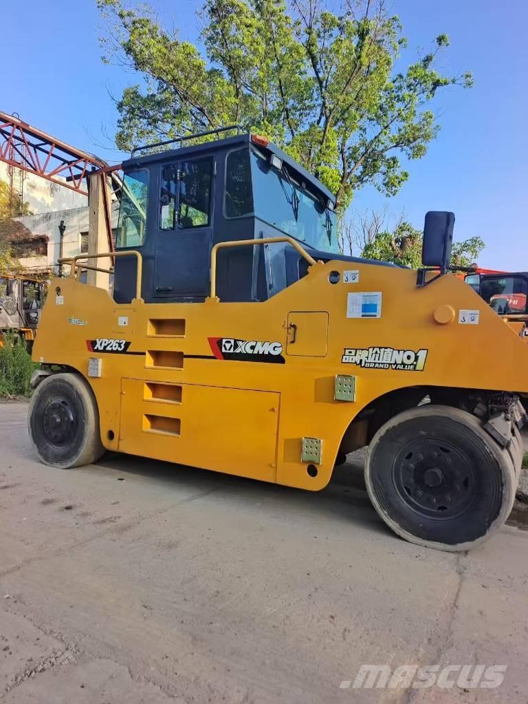 XCMG XP 263 Pneumatikové válce