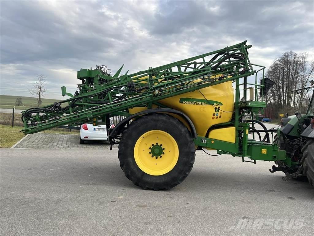 John Deere 840 TF Tažené postřikovače