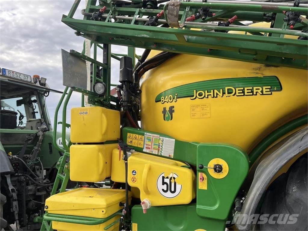 John Deere 840 TF Tažené postřikovače