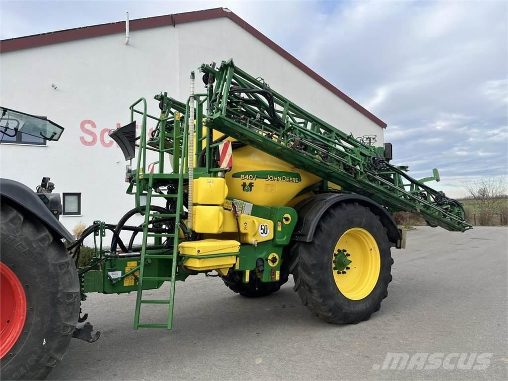 John Deere 840 TF Tažené postřikovače