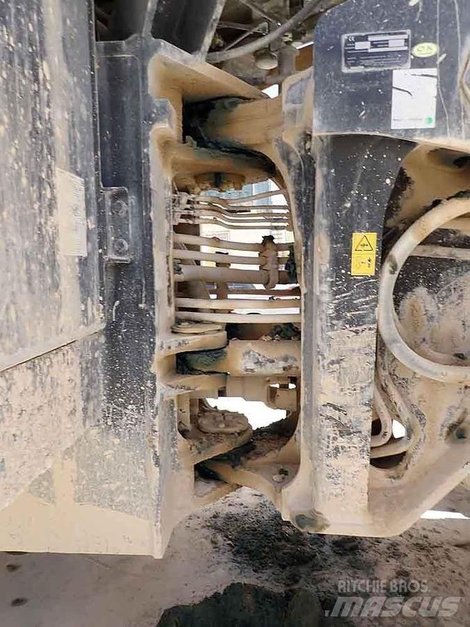 Komatsu WA600-8EO Kolové nakladače
